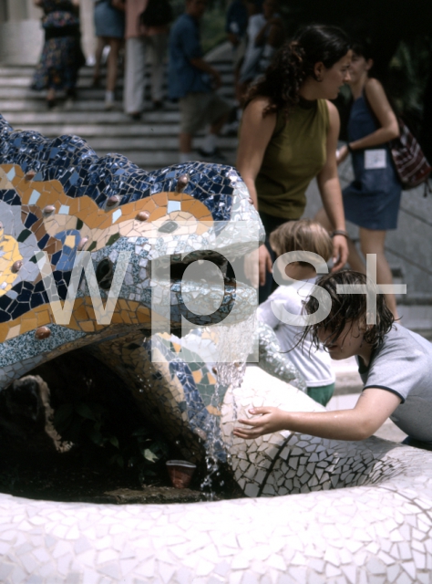 GAUDI Antoni｜グエル公園の「トカゲの噴水」