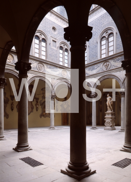 MICHELOZZO DI BARTOLOMEO｜パラッツォ・メディチ・リッカルディの中庭