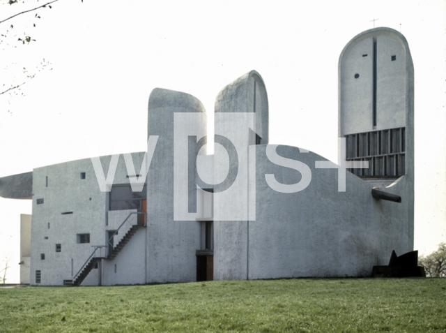 LE CORBUSIER｜ノートル・ダム・デュ・オー礼拝堂（ロンシャンの礼拝堂）