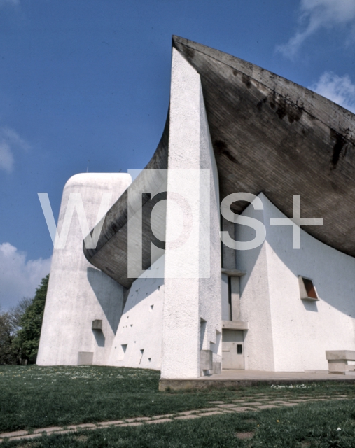 LE CORBUSIER｜ノートル・ダム・デュ・オー礼拝堂（ロンシャンの礼拝堂）