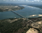 ｜トカンチンス川に架かる鉄道橋