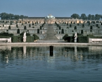 KNOBELSDORFF Georg Wenzeslaus von｜6層のぶどう園の丘陵に建つサンスーシ宮殿