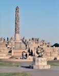 VIGELAND Gustav Afolf｜ヴィーゲラン彫刻公園（フログネル公園）、「モノリッテン」