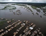 ｜イキトスのベレン地区のアマゾン川に浮かぶ家