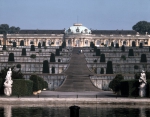 KNOBELSDORFF Georg Wenzeslaus von｜6層のぶどう園の丘陵に建つサンスーシ宮殿